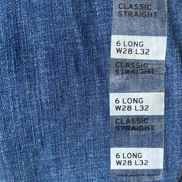 NWT Levi’s Classic Straight Hyper Sculpt Size 6 Long W28xL32 - Picture 6 of 11